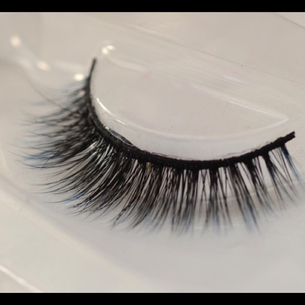 Exclusive Luxury Lashes - Subtle Blue Tint on Tips